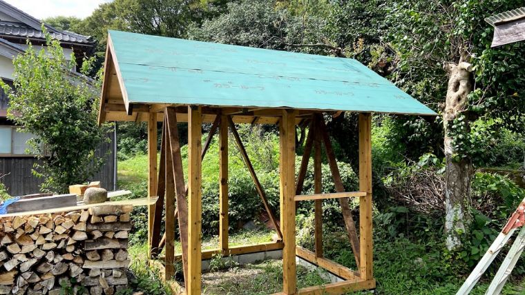 DIYで建てる！鶏小屋の作り方【オンデュリン屋根編】